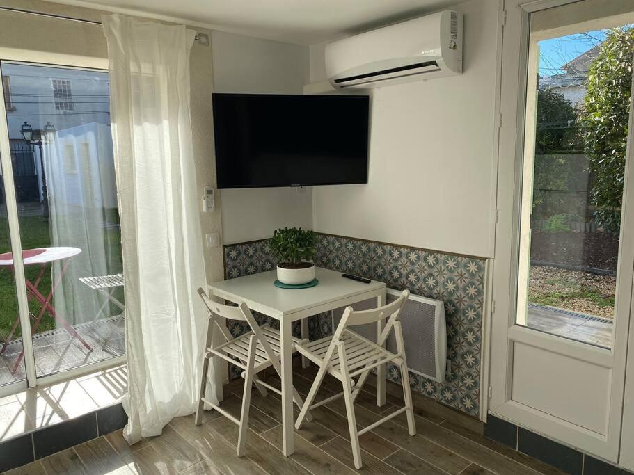 אביניון Charmant Studio Avec Jardin מראה חיצוני תמונה